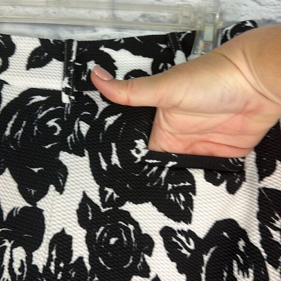 Lucca Couture BLACK ROSE KNIT PANTS Size Small - Picture 8 of 10